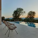 Althea Lavish Estate - & Villa *