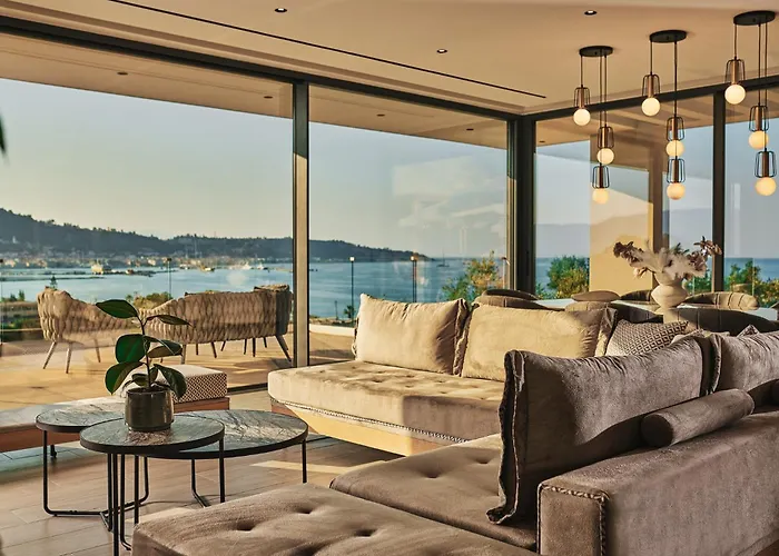 Althea Lavish Estate - & Villa