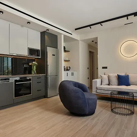 Althea Lavish Estate - & Villa *