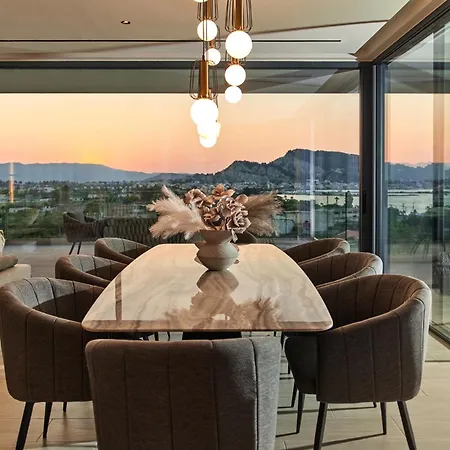 Βίλα Althea Lavish Estate - &