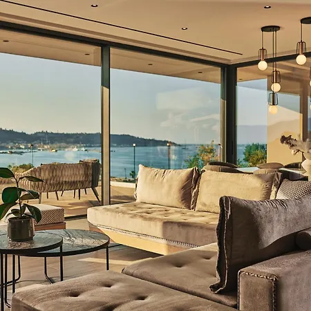 Althea Lavish Estate - & Villa
